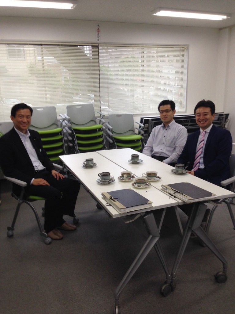 牧支店長と郷氏